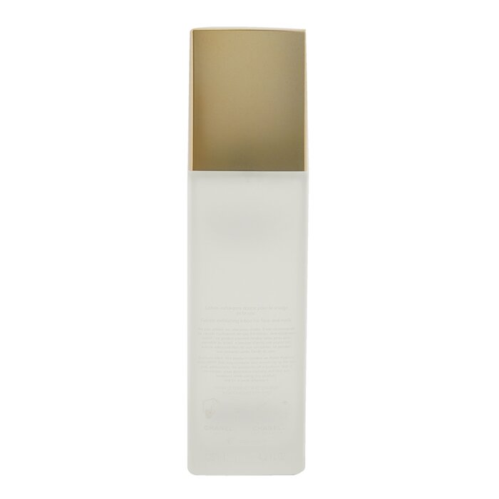 CHANEL SUBLIMAGE LA LOTION LUMIÈRE 125ml SUBLIMAGE LUMIÈRE – The Unifying Ritual | CHANEL